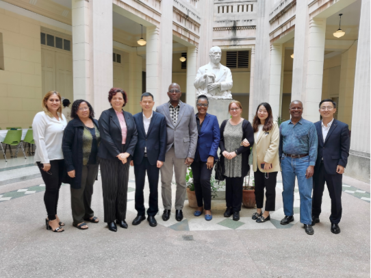 El Equipo Educativo de Yimi fue invitado a visitar la Universidad de La Habana, Cuba