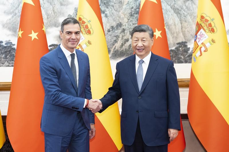 Xi se reúne con presidente del Gobierno español en Beijing