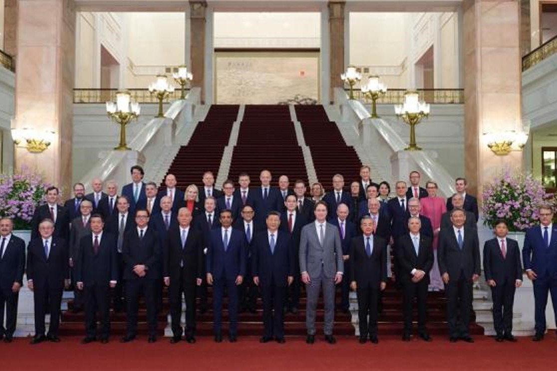El presidente Xi Jinping sostiene un encuentro con representantes de la comunidad empresarial internacional