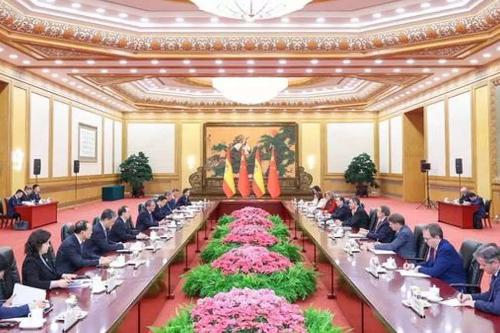 El primer ministro chino mantiene conversaciones con el presidente del Gobierno español