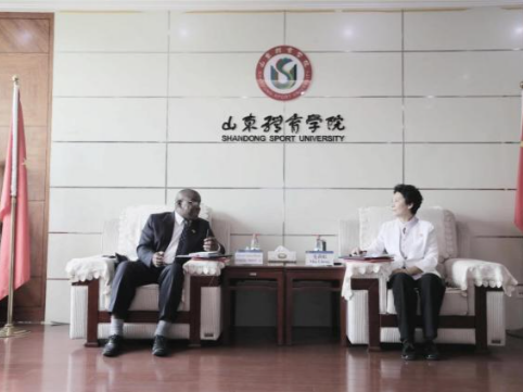 El Rector de la Universidad de Cultura Física y Ciencias de Cuba y su delegación visitan el Instituto de Deportes de Shandong