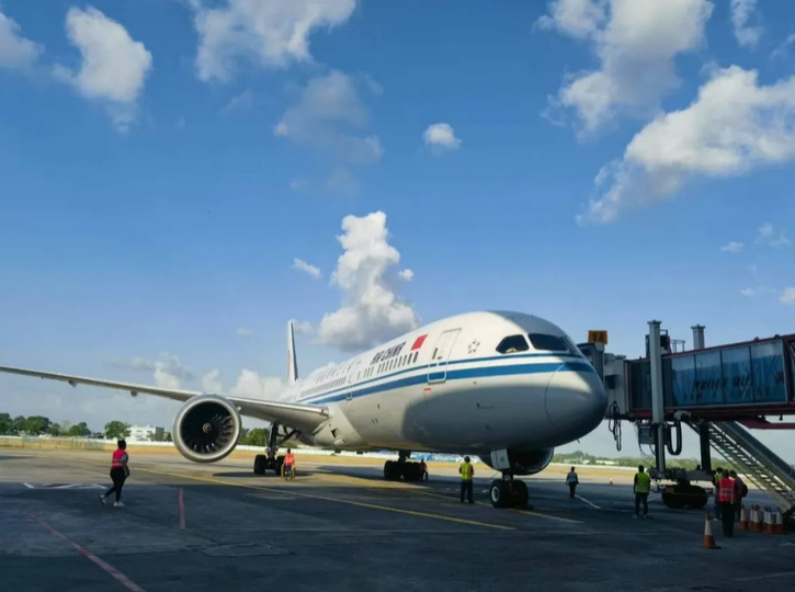 Se reanudan oficialmente rutas aéreas de China a Cuba