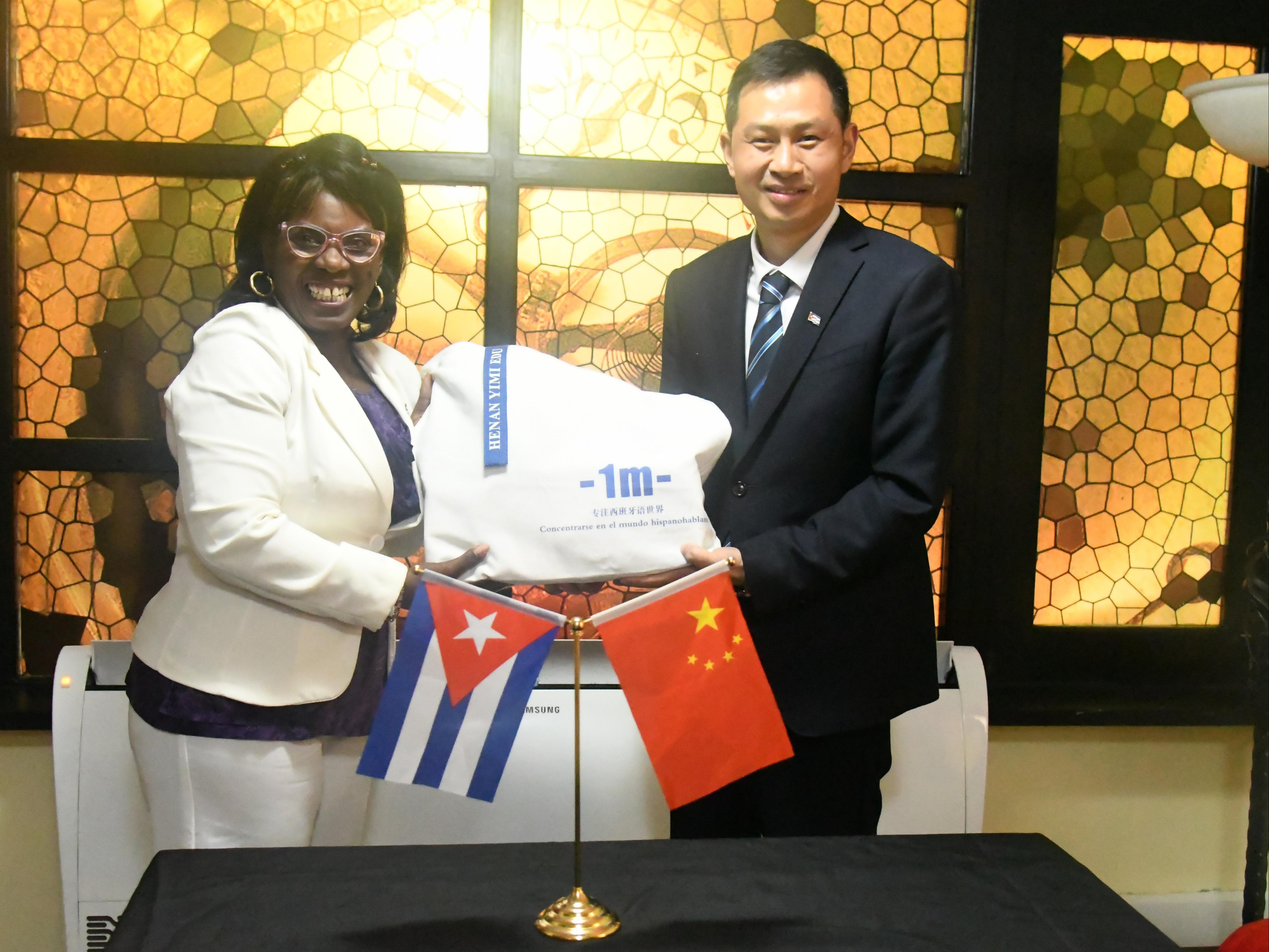 El equipo de educación de Yimi hizo una reunión de trabajo con la Universidad de Oriente