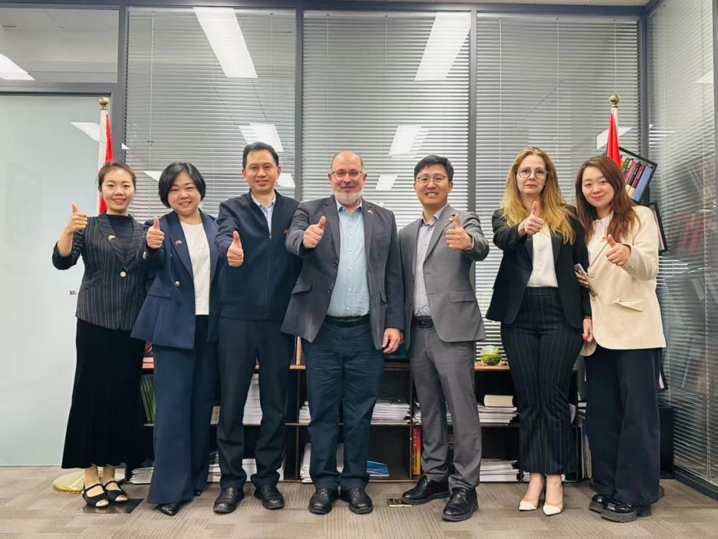 El Embajador de Cuba en China visita Yimi Education y abre un nuevo capítulo en la cooperación educativa China-Cuba